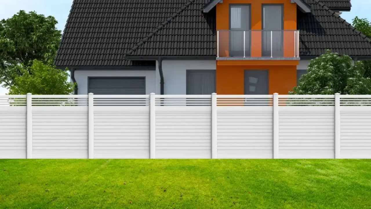 Cedar fence with natural grain at Austin property